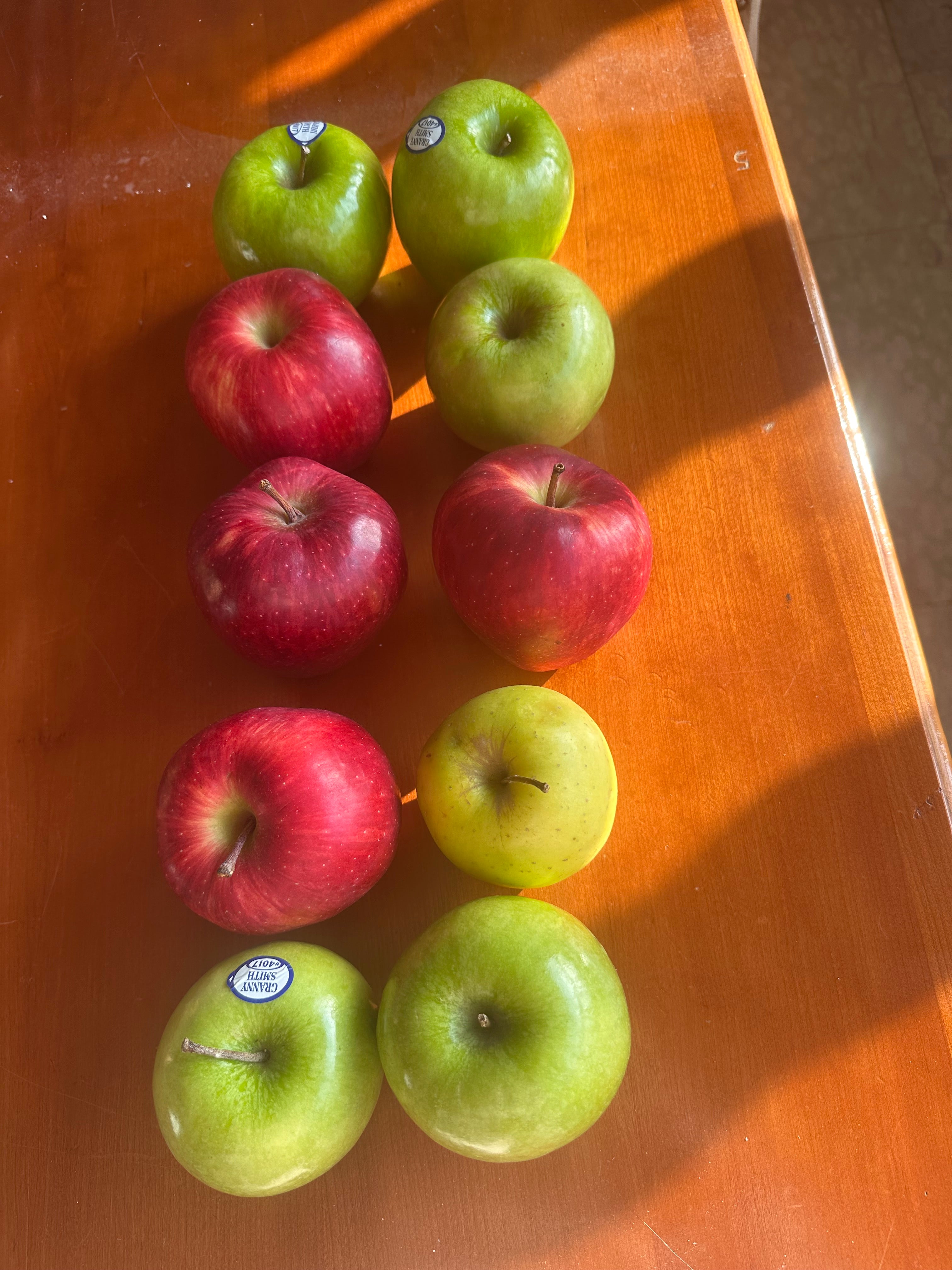 | 2️⃣ | سيدة النظافة، المُر الحِلو